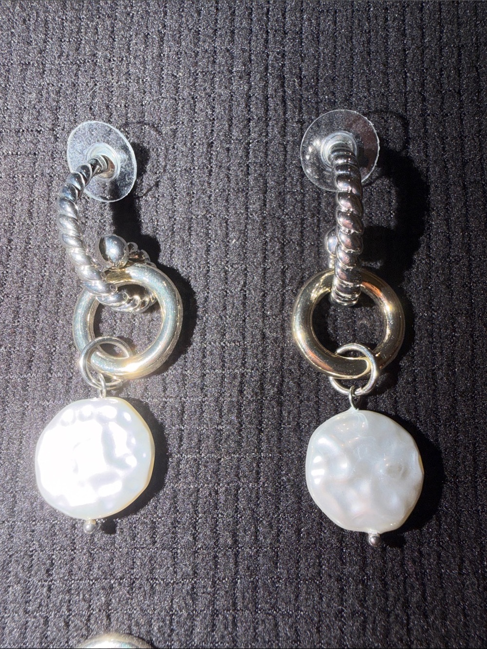 Mixed metal freshwater pearl necklace and earrings. - Picture 4 of 9